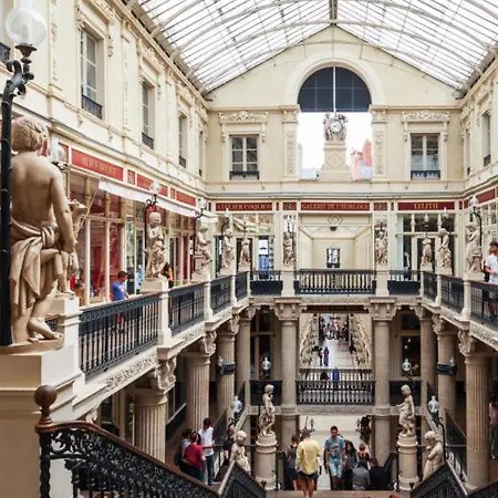 Le St Pierre Face Au Chateau Appart In Nantes Extérieur photo