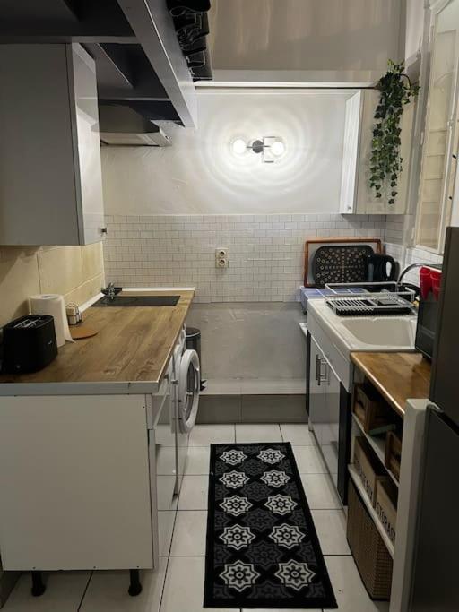 Le St Pierre Face Au Chateau In Apartment Nantes